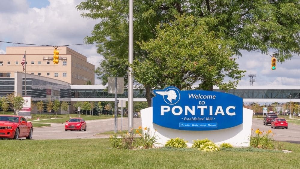 welcome sign that says "welcome to pontiac michigan"