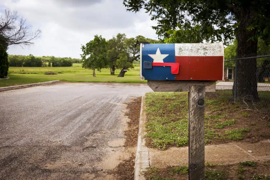 Texas flag painted on mailbox