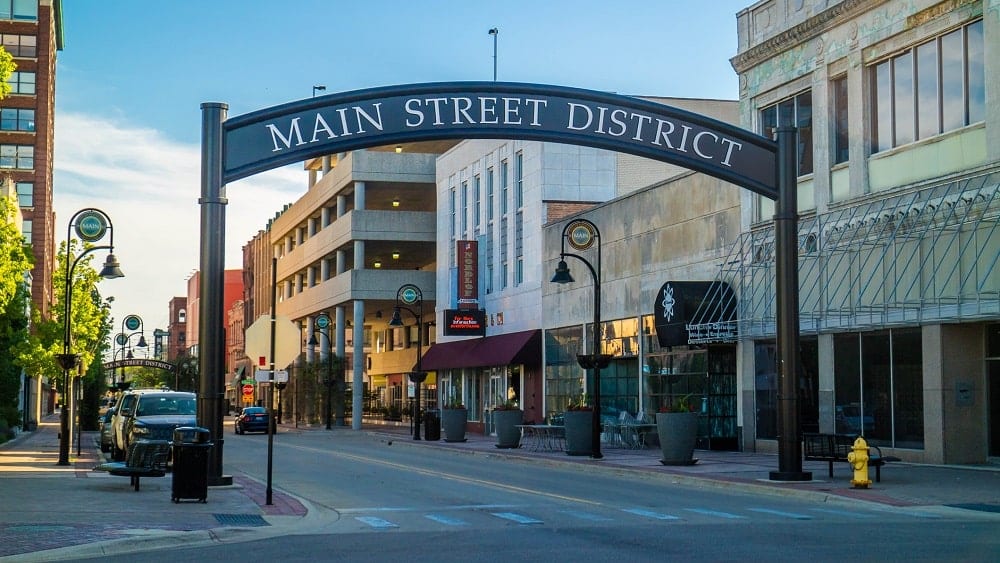 Welcome sign of Main Street District in Rockford, IL.