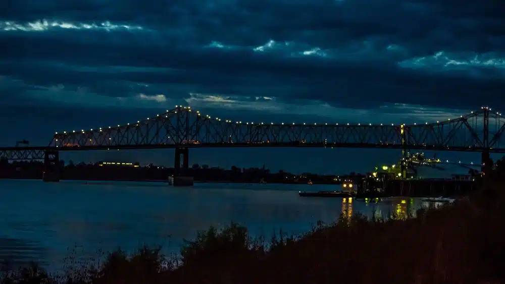 night time view of the bridge in Baton Rouge